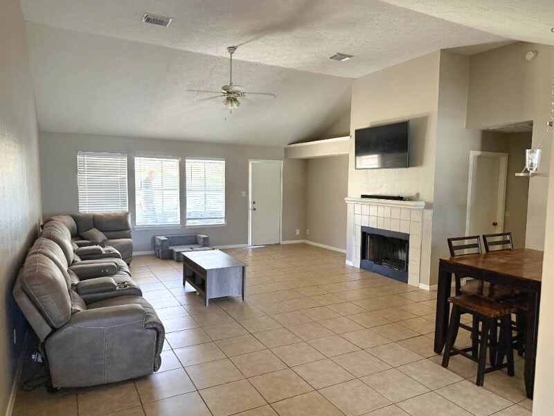 Building Photo - 11127 Fall Breeze Dr