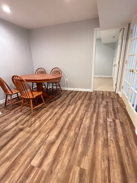 Building Photo - 6256 Willowfield Way