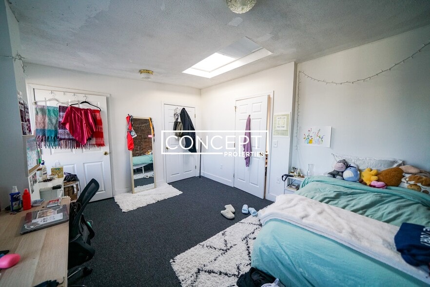 Building Photo - 218 Hemenway St