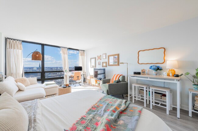 Building Photo - 1636 N Wells St