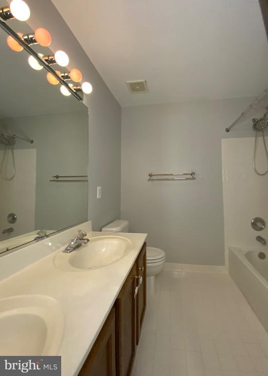 Building Photo - 5722 Governors Pond Cir