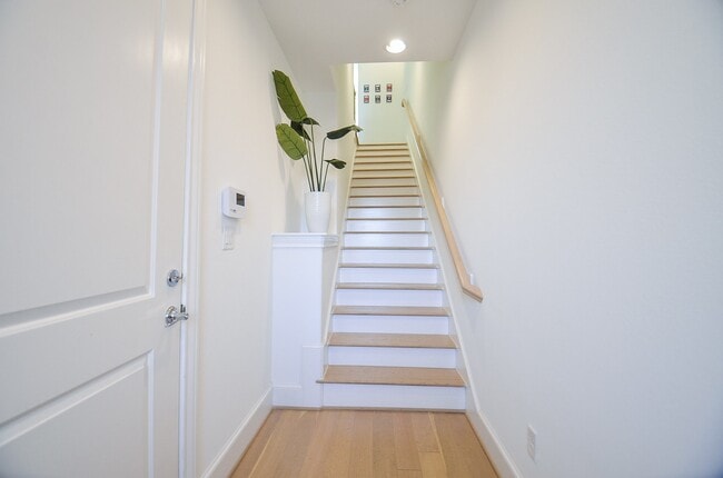 Building Photo - 6125 Cottage Grove Lake Dr