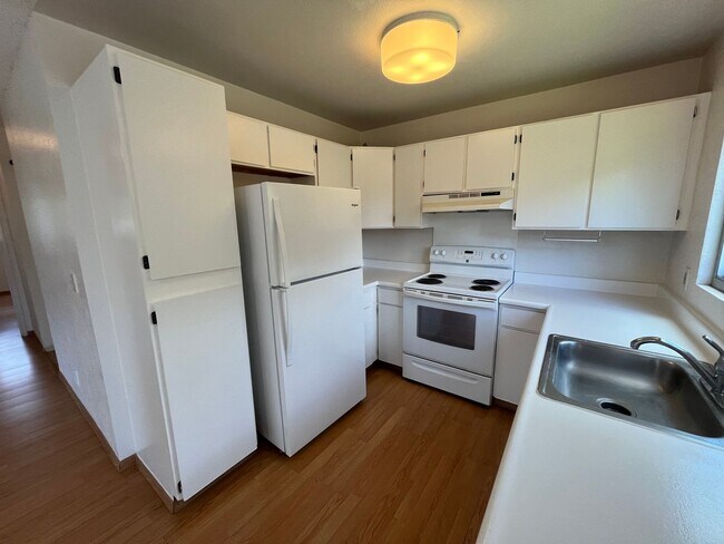 Building Photo - $2200, 2BR/1BA/2PKG Mililani (Mililani Parkway) - Great Location - townhome with A/C