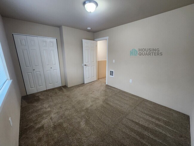 Building Photo - 5120 E Grace Ave