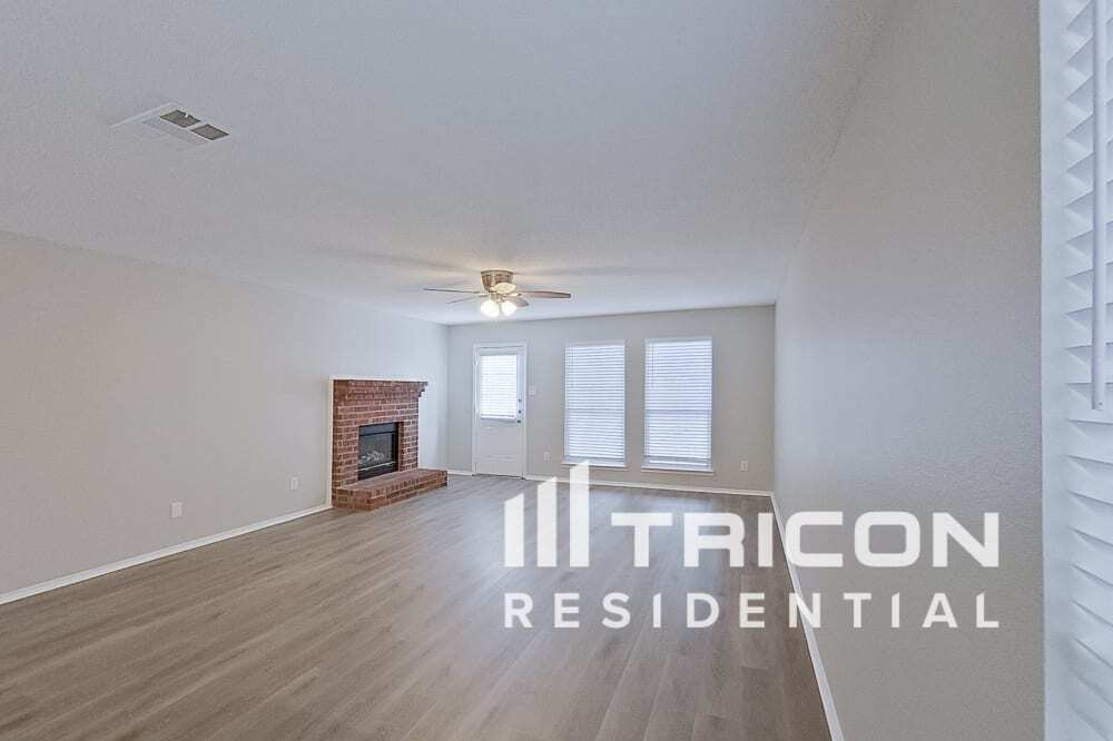 Building Photo - 608 Canyon Pl