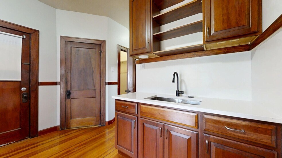 Building Photo - 3704 Fairview Ave