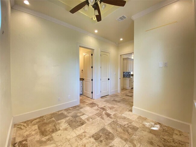 Building Photo - 102 Long Point Cove