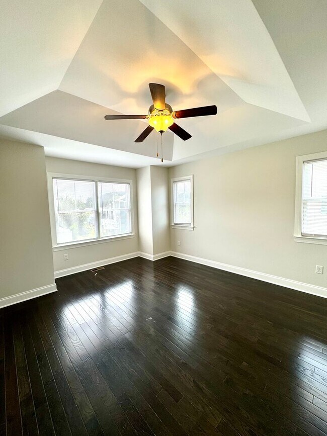 Building Photo - End Unit Townhouse for rent in Bluestone H...