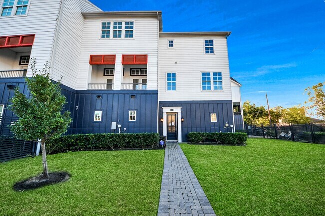 Building Photo - 826 Cage St