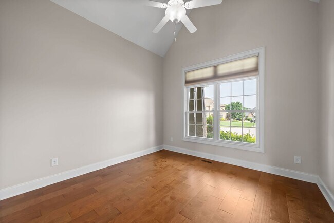 Building Photo - Pet Friendly Four Bedroom off Exit 8!