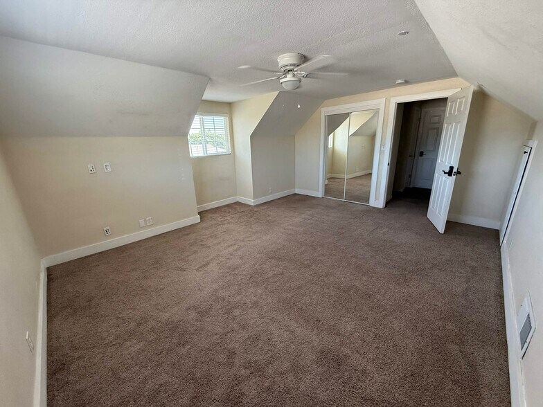 Building Photo - 409 Elsinore Dr