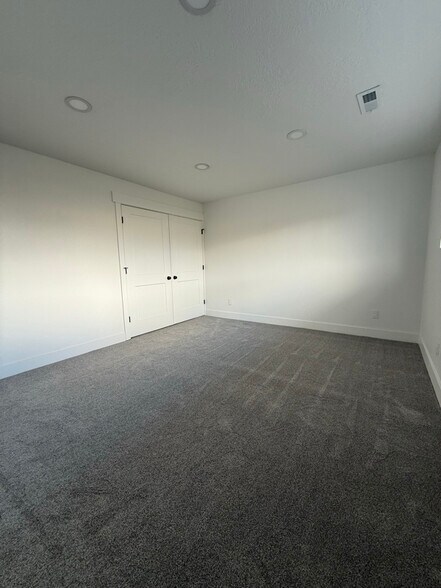 Building Photo - 1546 E 700 S