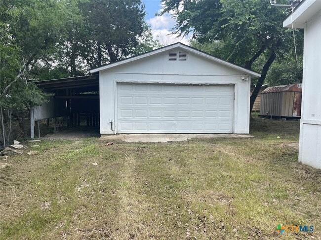 Building Photo - 536 Royal Oak Dr