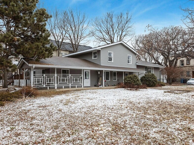 Building Photo - 1009 NE Lowry Ave