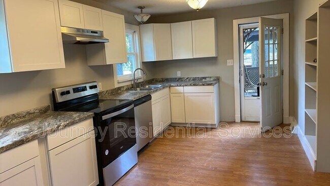 Building Photo - 539 W Weatherspoon St