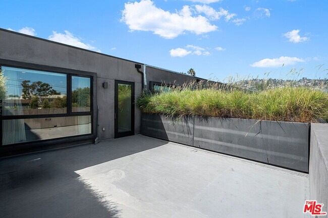 Building Photo - 724 Croft Ave