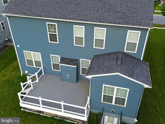 Building Photo - 3332 Burton Dr
