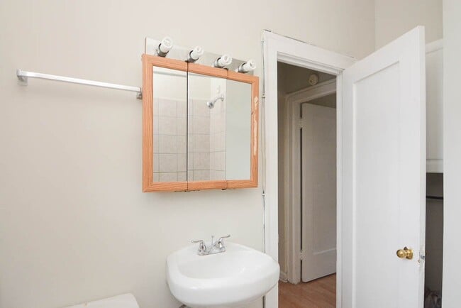 Building Photo - 4856 N Damen Ave