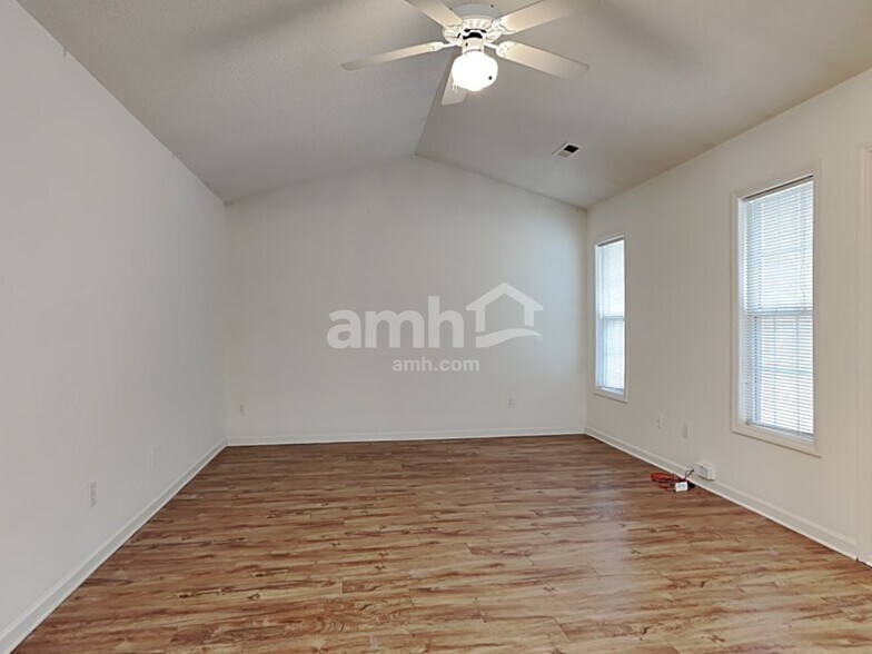 Building Photo - 185 Charlotte Ct