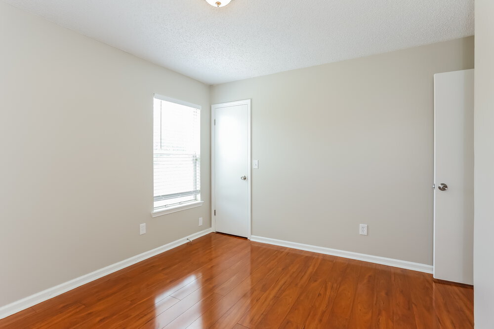 Building Photo - 3447 Le Havre Dr E