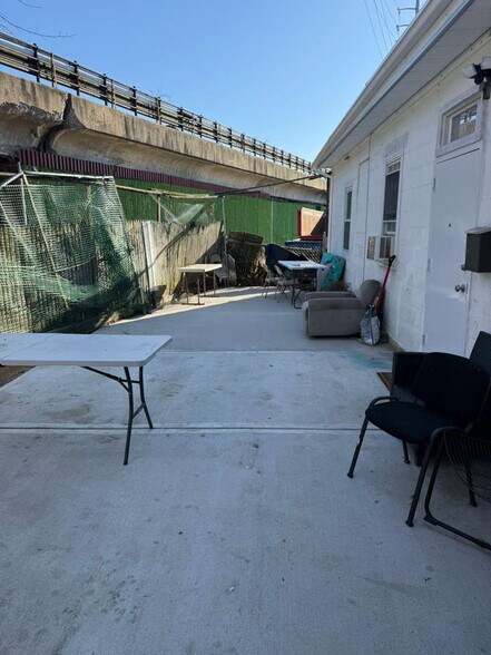 Building Photo - 100 E Valley Stream Blvd