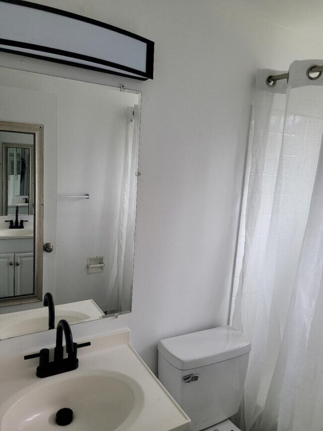 Building Photo - 3501 Commerce St