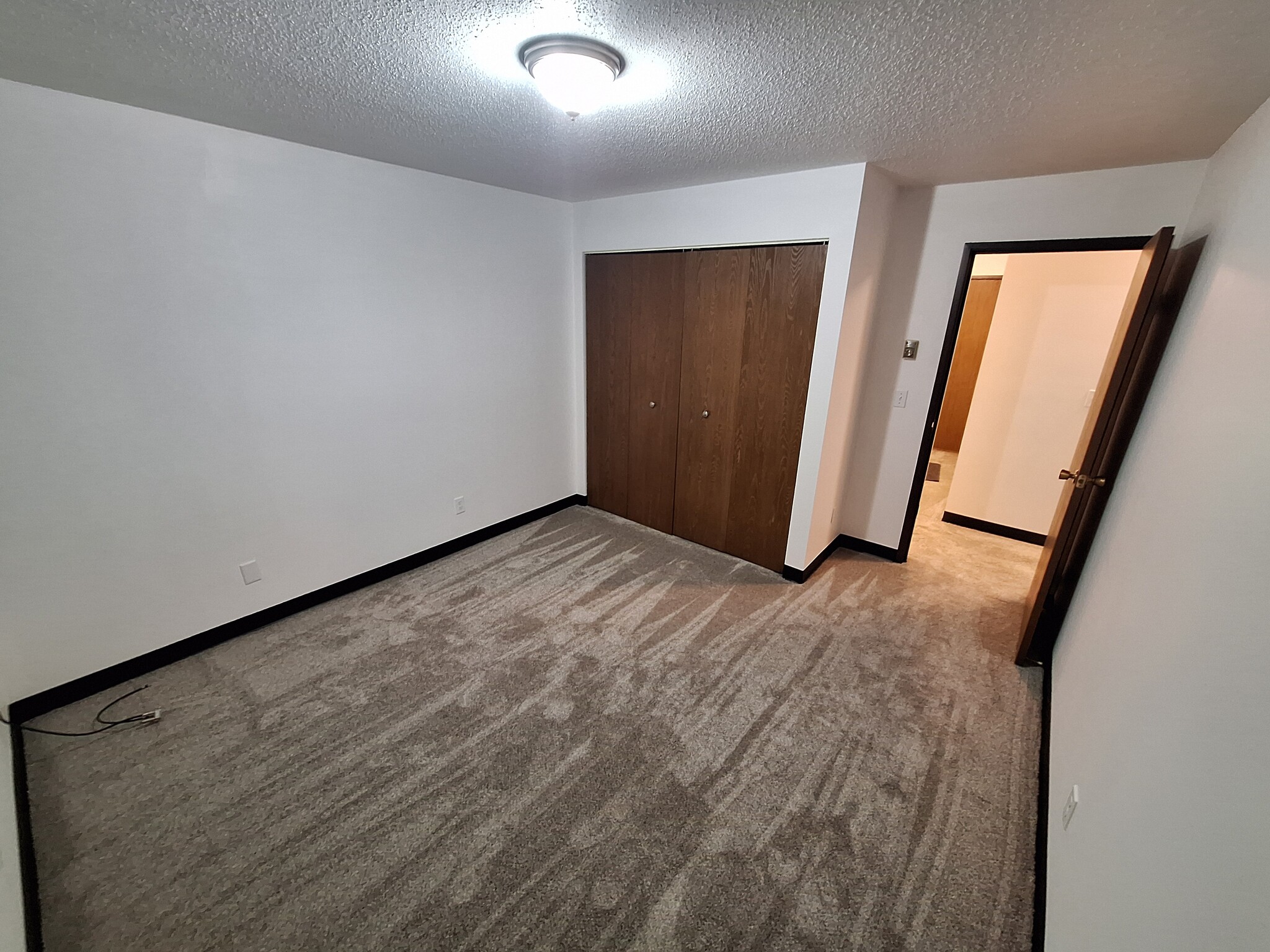 Building Photo - 341 Prairiewood Cir S