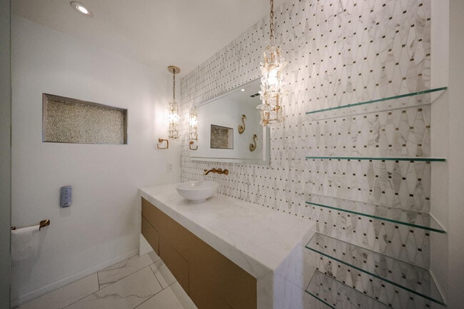 Building Photo - 7157 E Rancho Vista Dr