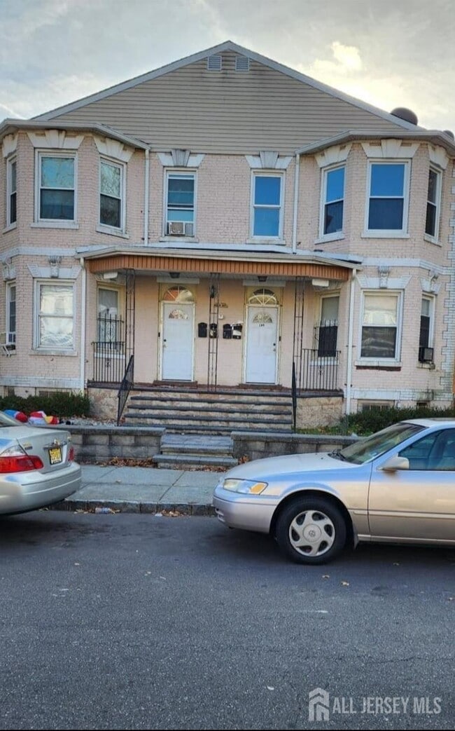 Building Photo - 149 Lewis St