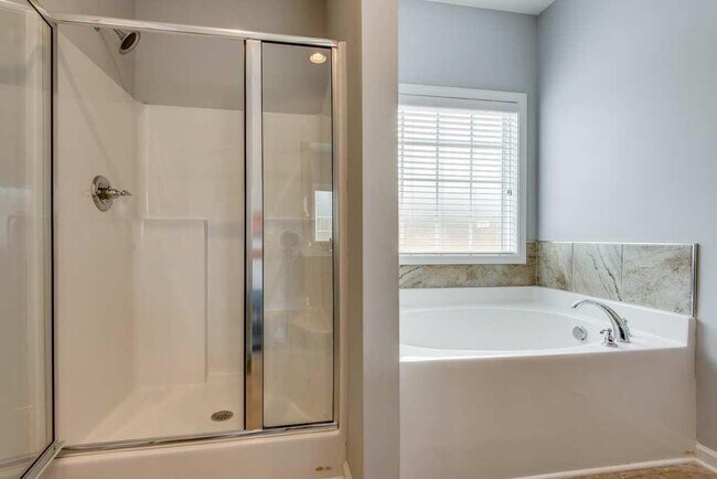 Building Photo - COMING SOON!   Fairview Station Charmer!  Perfectly comfortable 4/2.5 family home close to Westwo...