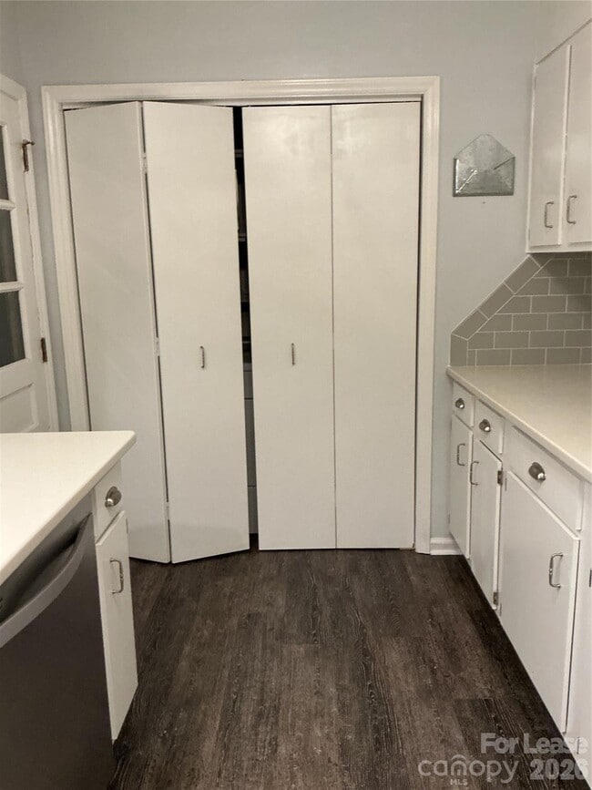 Building Photo - 415 E Broad St