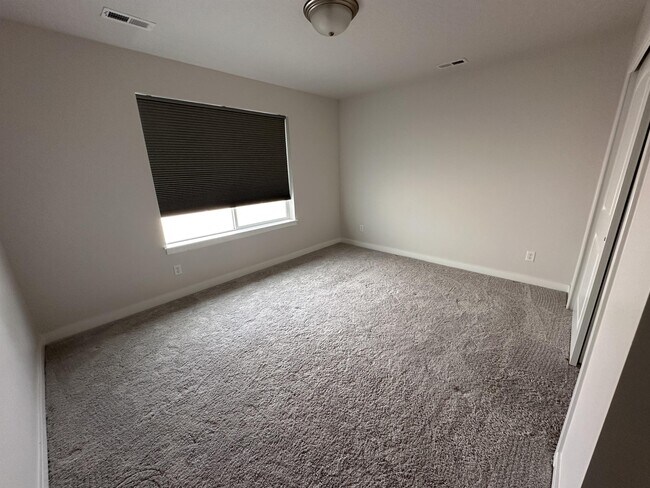 Building Photo - 121 N Independence Way