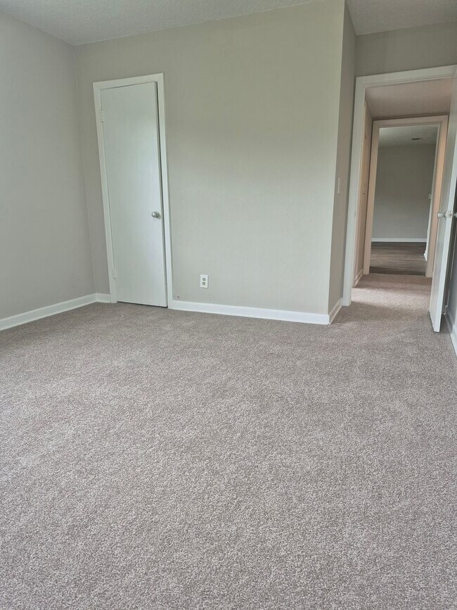 Building Photo - Welcome home