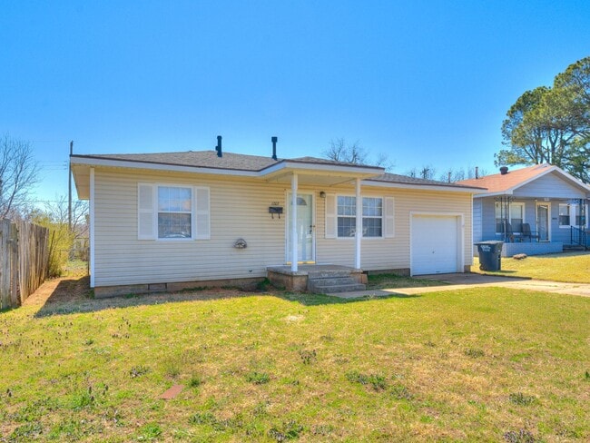 Building Photo - 2 Bedroom, 1 Bath Home in Shawnee!