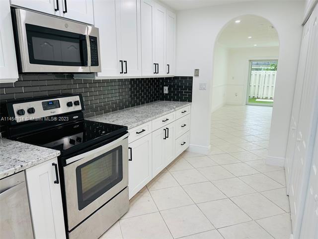 Building Photo - 8115 SW 82nd Pl