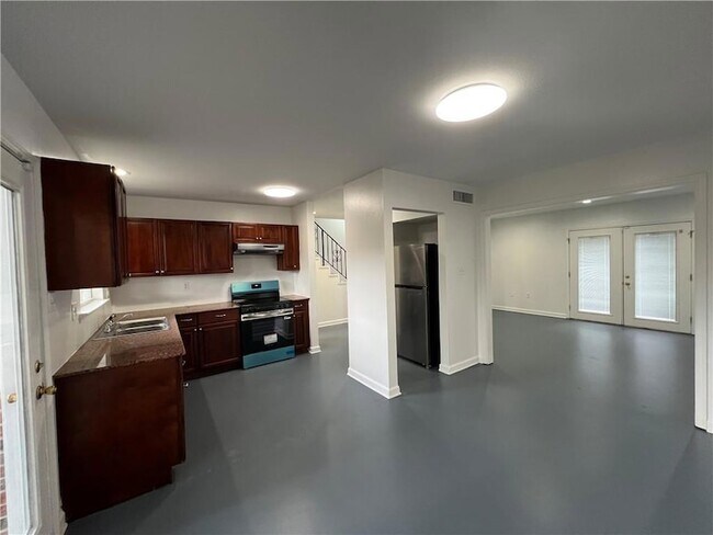 Building Photo - 7702 Belcrest Pl