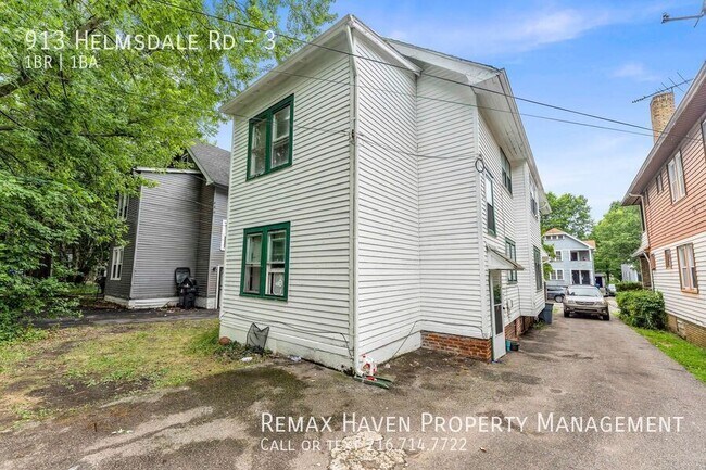 Building Photo - 913 Helmsdale Rd