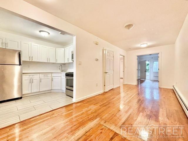 Building Photo - 3 bedroom in BROOKLYN NY 11221