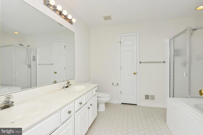 Building Photo - 26 Normandy Dr