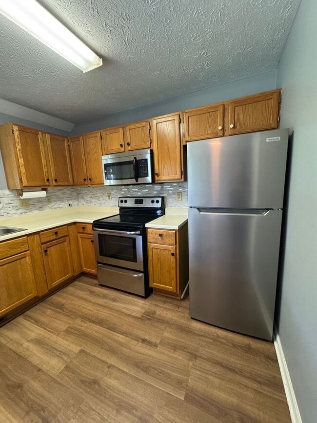 Building Photo - 1049 Mustang Ct