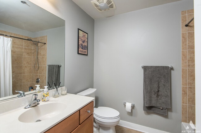 Building Photo - 901 W Madison St