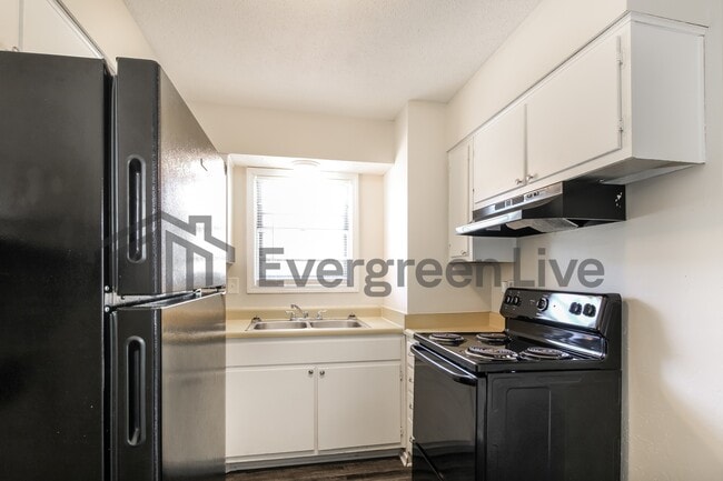 Building Photo - 5267 Broken Oak Dr