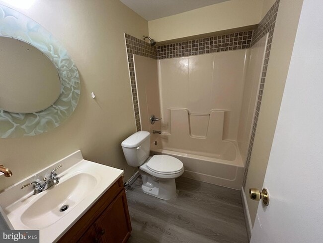 Building Photo - 16 Taber Ct