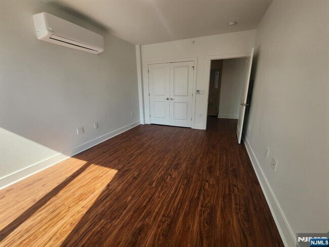 Building Photo - 77 Ridge