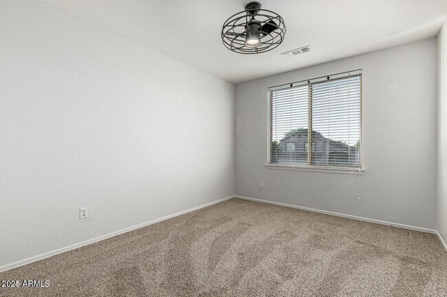 Building Photo - 3051 E Millbrae Ln