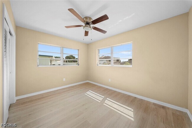 Building Photo - 275 Lakeview Dr