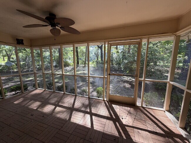 Building Photo - Home For Rent