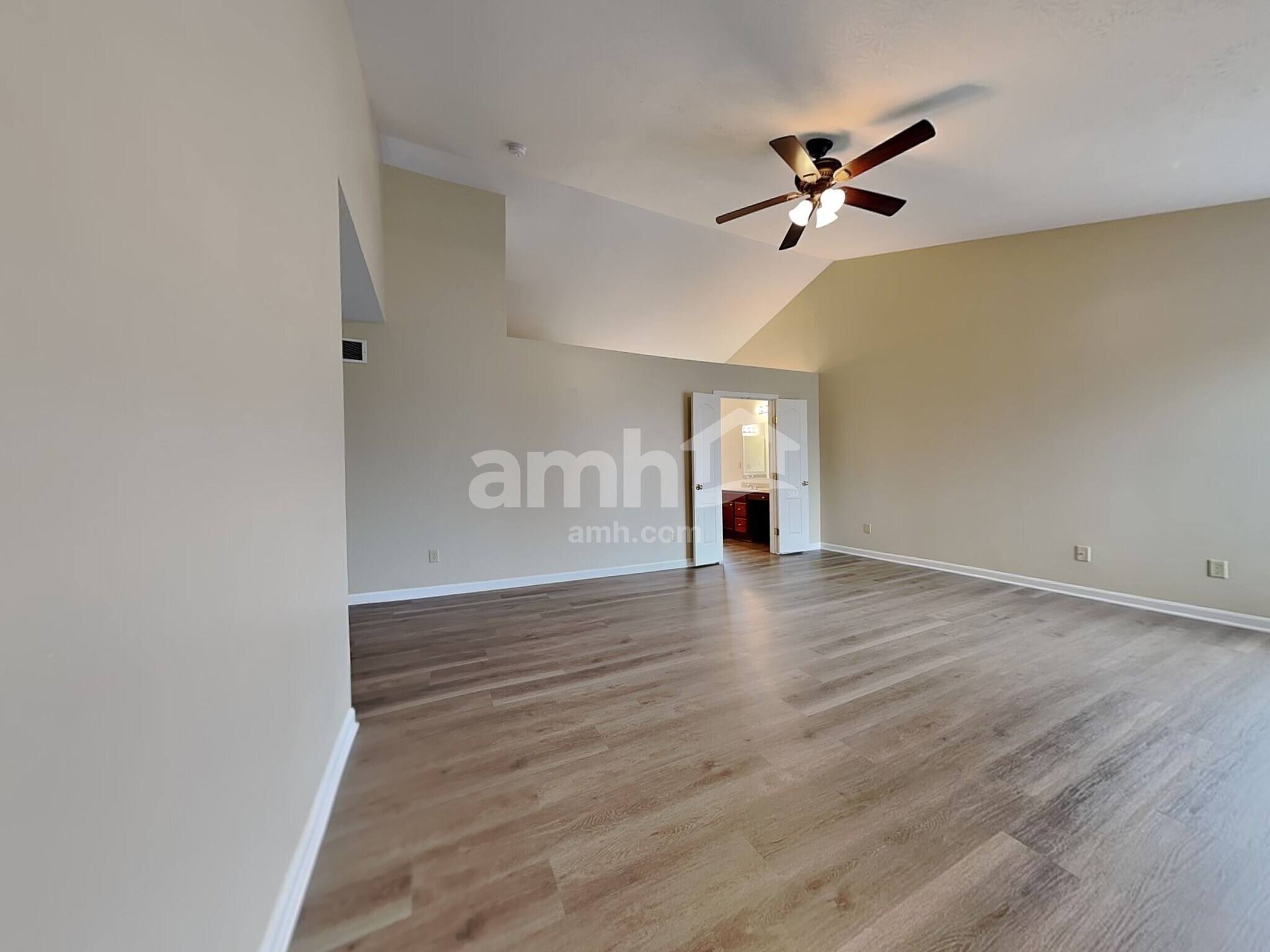 Building Photo - 6283 Zoellners Pl