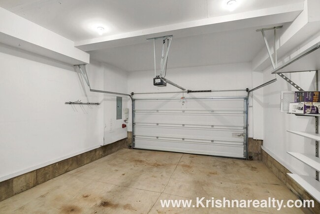 Building Photo - Lovely Home In A Excellent Location! 2 Bedrm 2.5 Bath in Arbor Reserve **PET FRIENDLY! & INTERNET...