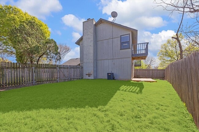 Building Photo - 710 Rollingway Dr